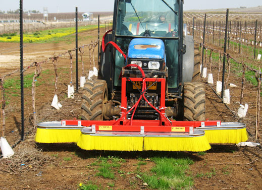Agricultural equipment - Herbicides spray boom for vineyards