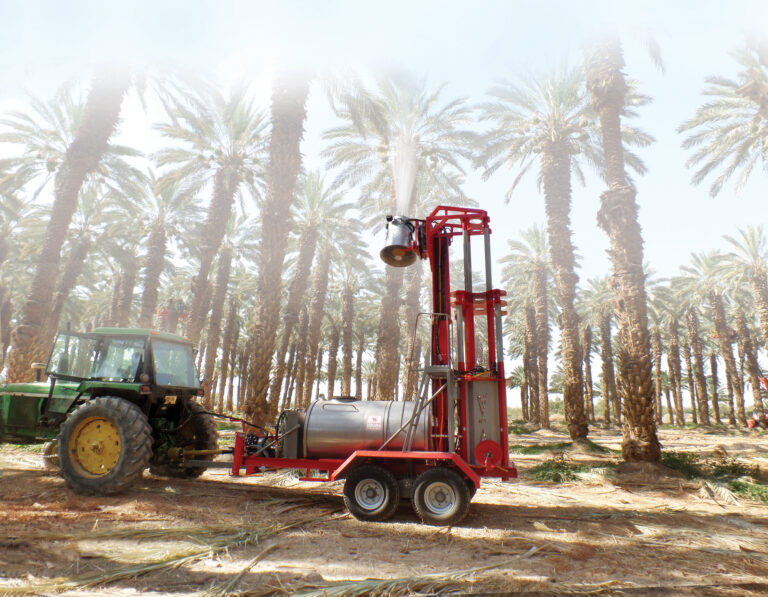 RAZ-500 for spraying and dusting date-palm-tree – Telescopic hydraulic elevation