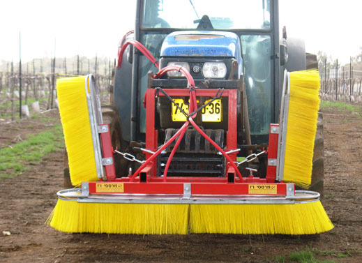 Agricultural equipment - Herbicides spray boom for vineyards